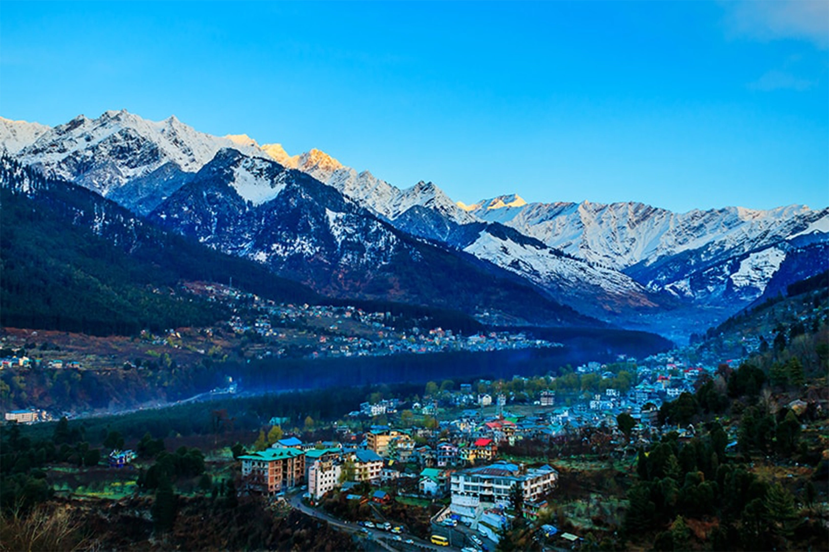 Solang Valley for skiing and paragliding Atal Tunnel excursion Snowboarding Snow tubing and zip-lining Cozy mountain cafés Best time: December to February